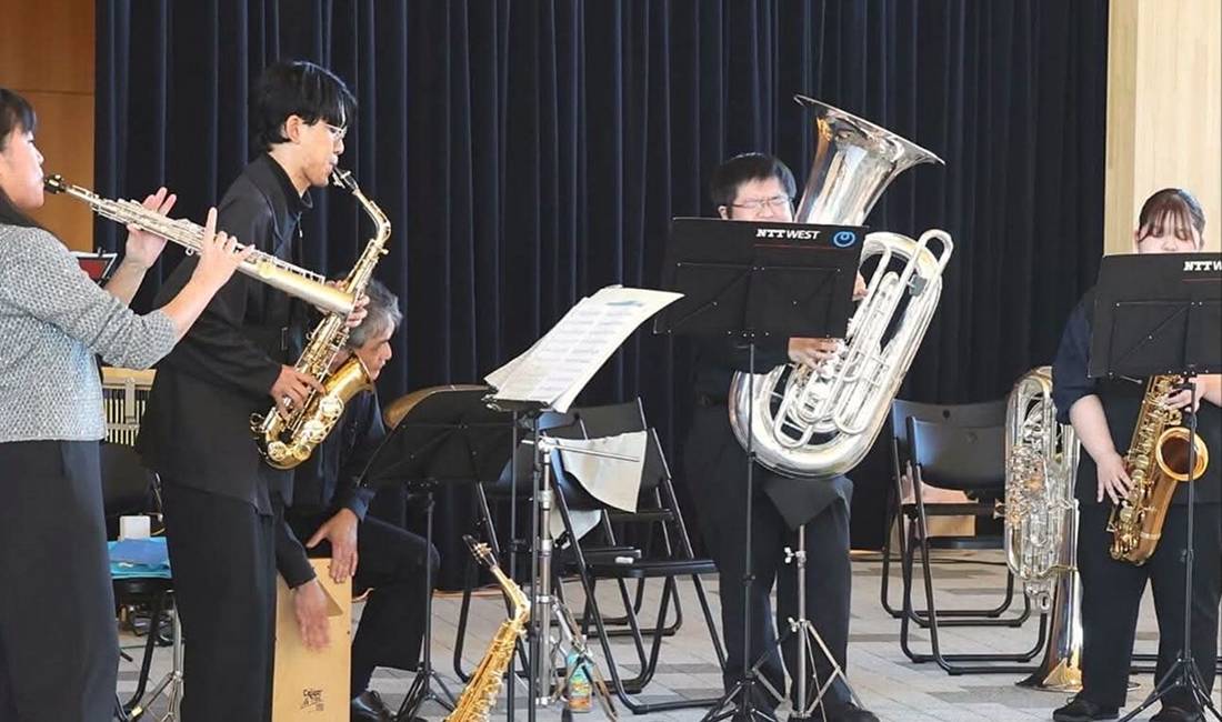 NTT西日本中国吹奏楽クラブの演奏の様子