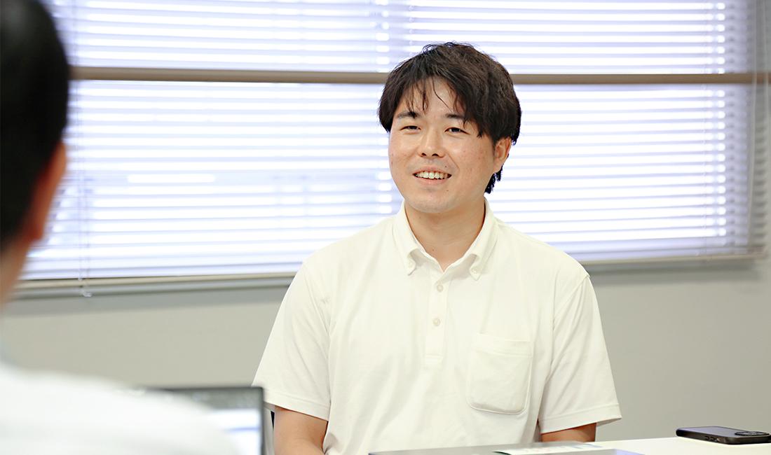 取材に応じる島倉さん