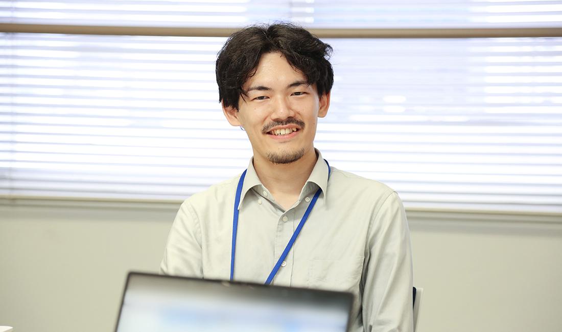 取材に応じる卯路さん