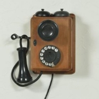 写真：1953（昭和28）年 23号自動式壁掛電話機