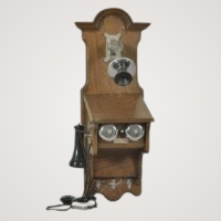写真：1903（明治36）年 グースネック共電式壁掛電話機