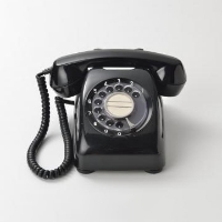 写真：1962（昭和37）年 600形自動式卓上電話機