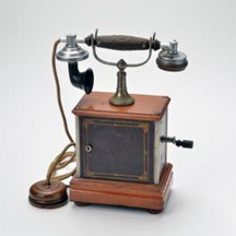 写真：デルビル磁石式甲号卓上電話機